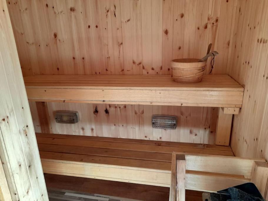 Delightful Log , With Sauna Appartement Coolnacon